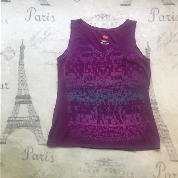 Lot of 3 Hanes tank tops womens medium - Picture 2 of 7